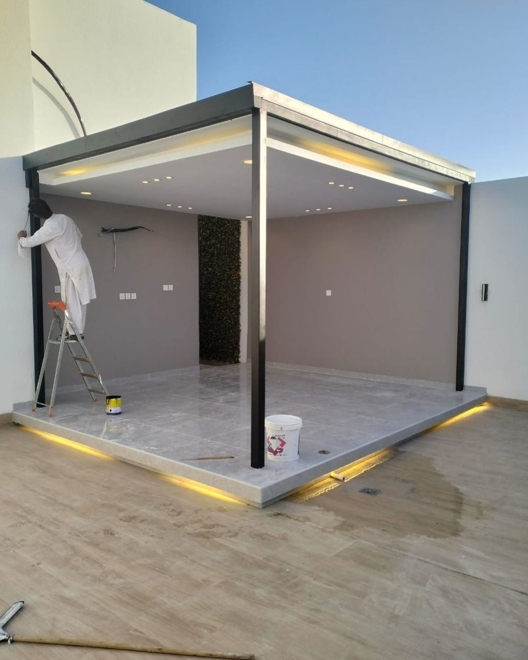 تركيبة مضلات خارجية في حدائق المنازل