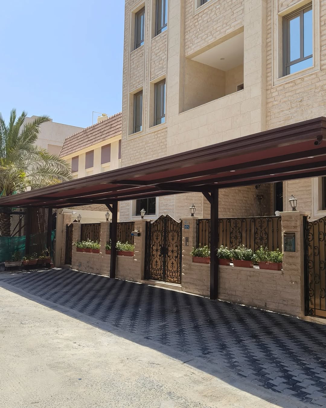 تركيبة مضلات خارجية في حدائق المنازل