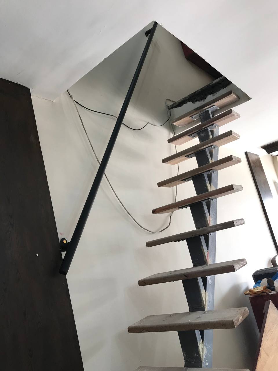 اعمالنا في الدرابزين والسلالم