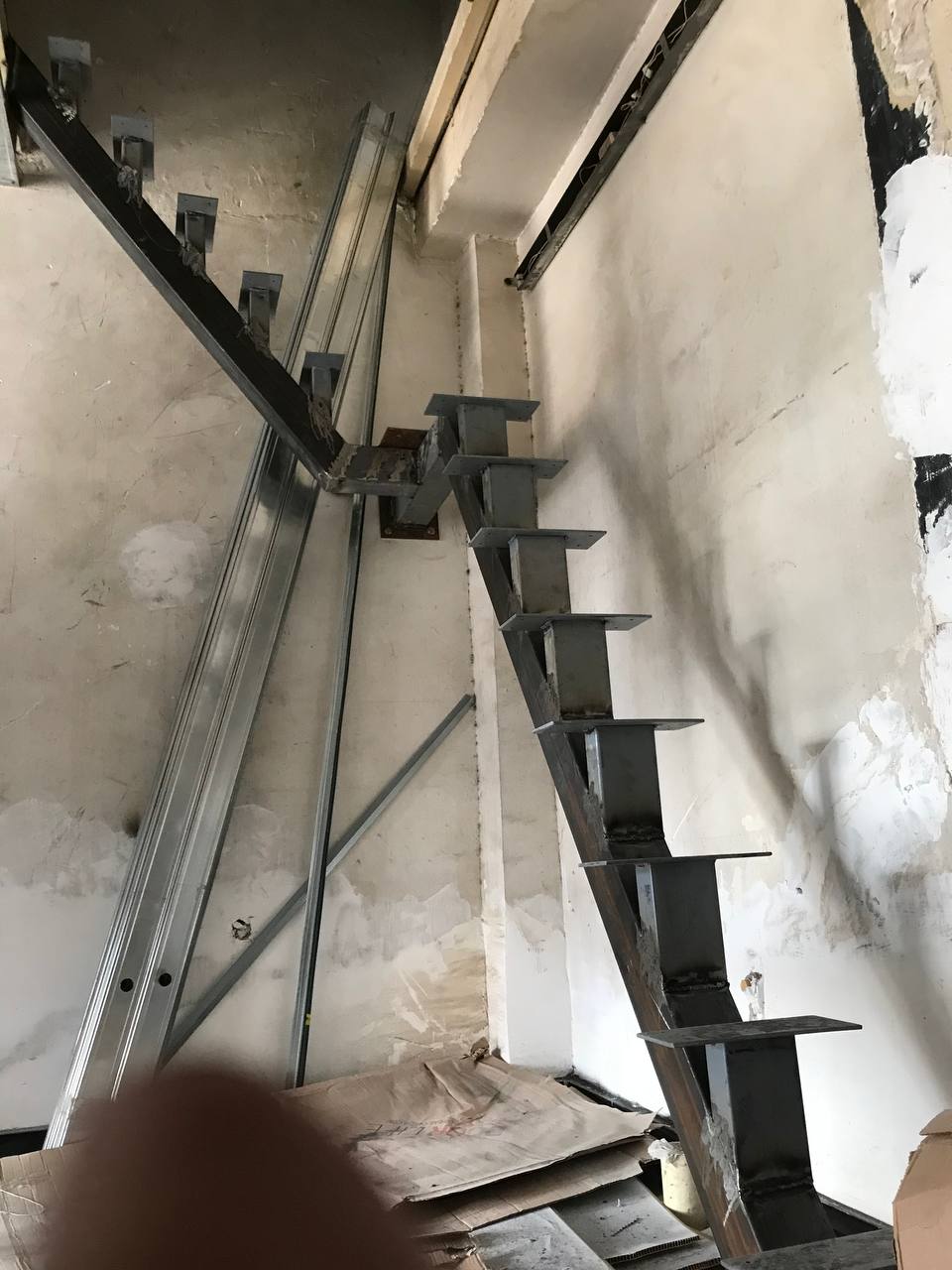 اعمالنا في الدرابزين والسلالم