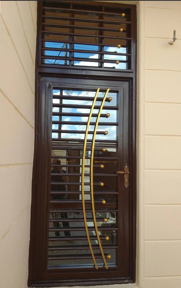 اعمالنا في صناعة الابواب وتركيبها