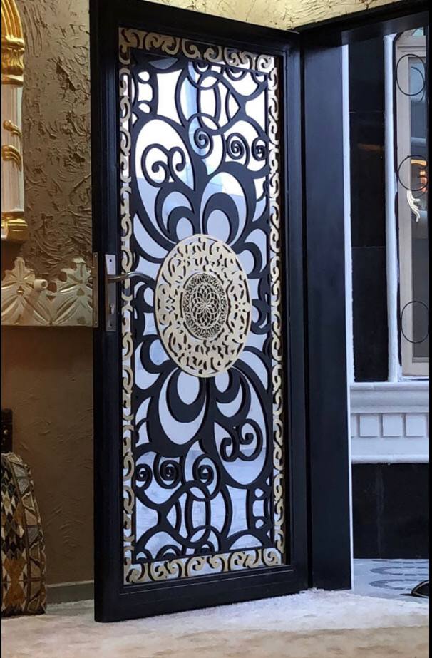 اعمالنا في صناعة الابواب وتركيبها