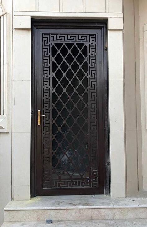 اعمالنا في صناعة الابواب وتركيبها