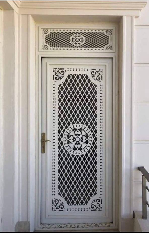 اعمالنا في صناعة الابواب وتركيبها