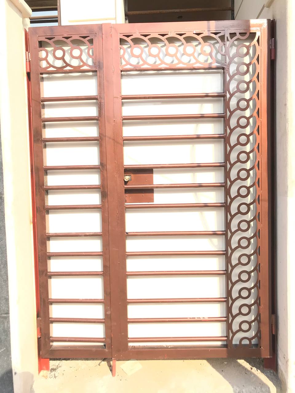 اعمالنا في صناعة الابواب وتركيبها