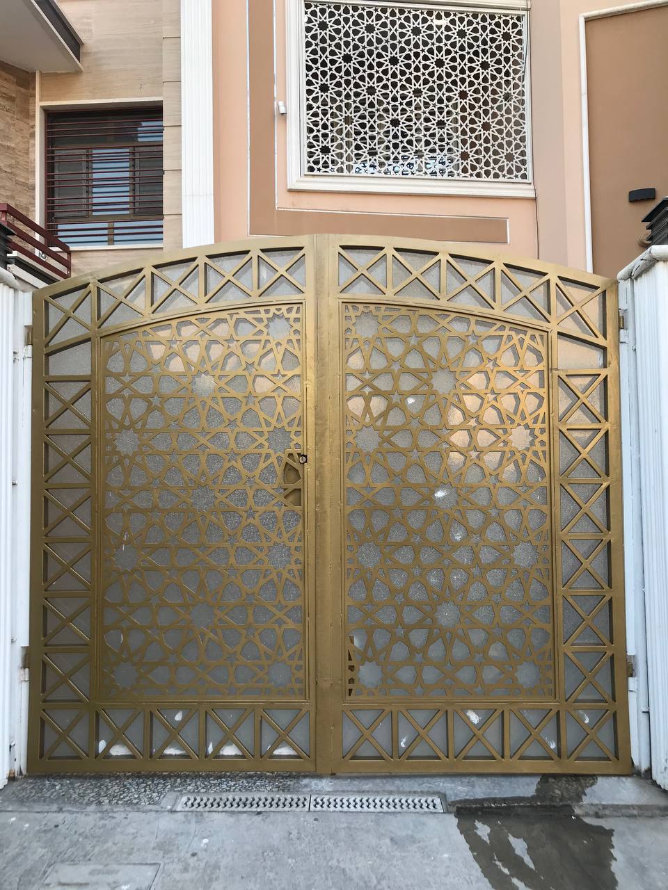 اعمالنا في صناعة الابواب وتركيبها