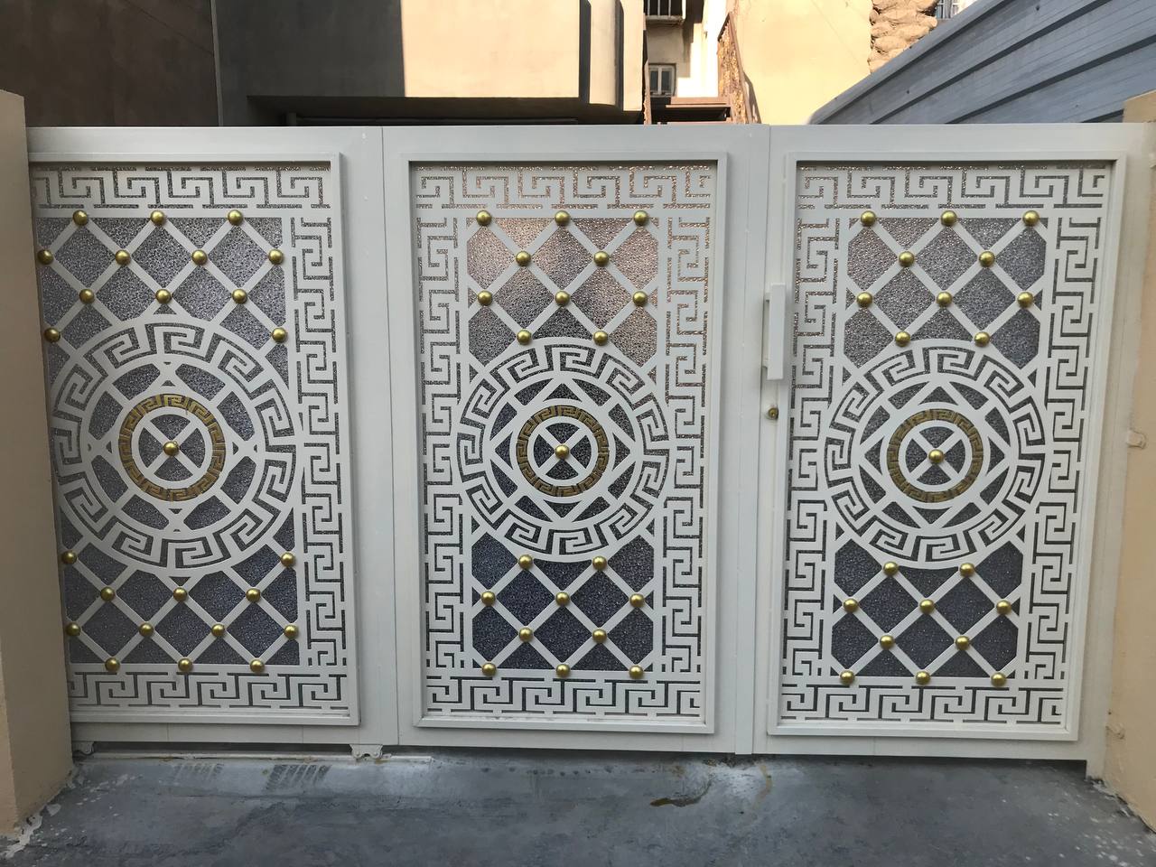 اعمالنا في صناعة الابواب وتركيبها