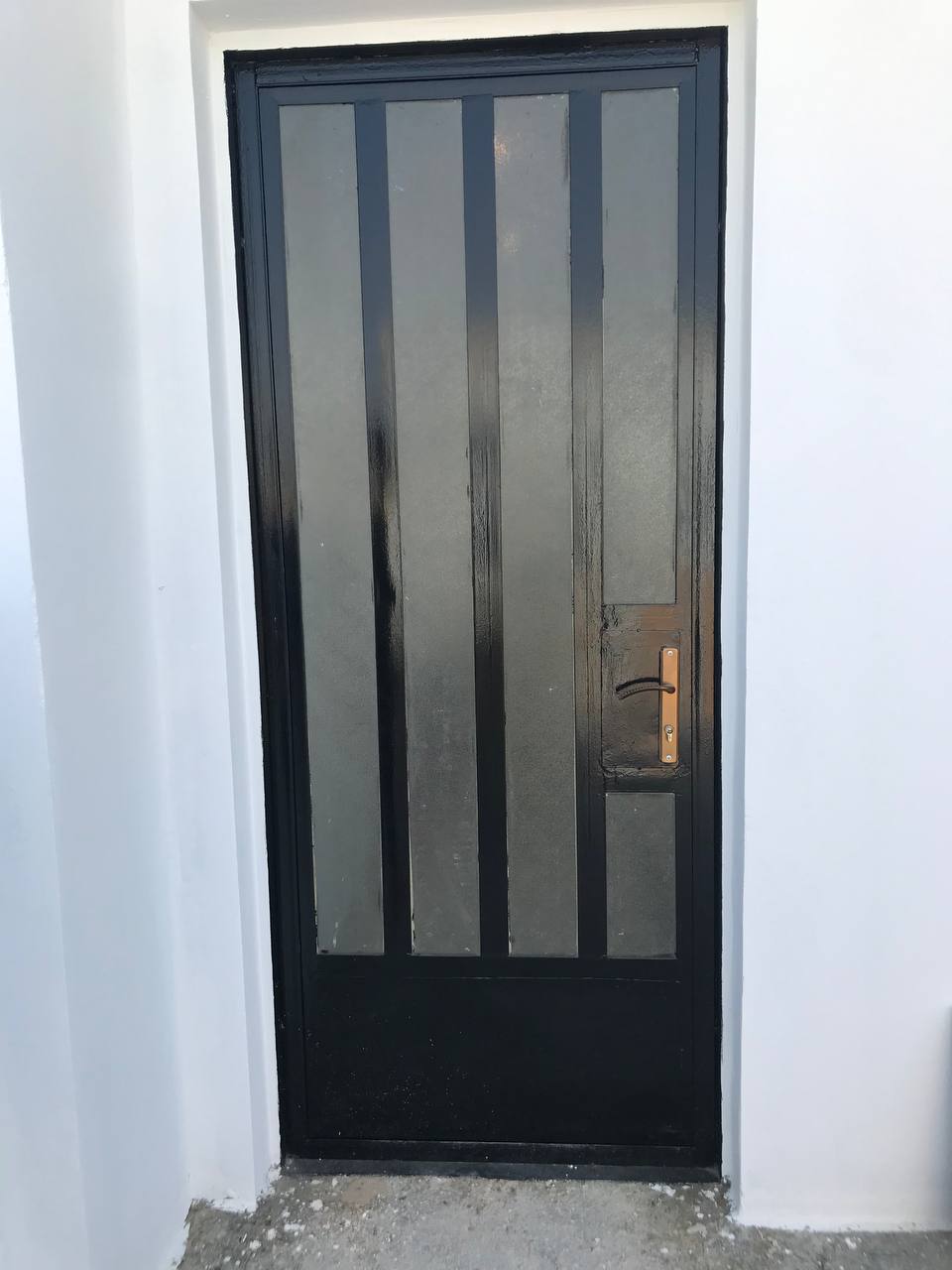 اعمالنا في صناعة الابواب وتركيبها