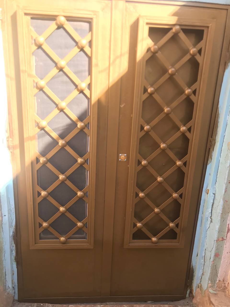 اعمالنا في صناعة الابواب وتركيبها