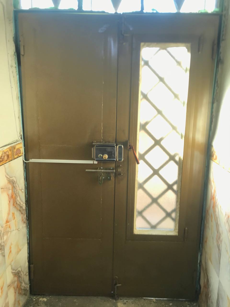 اعمالنا في صناعة الابواب وتركيبها