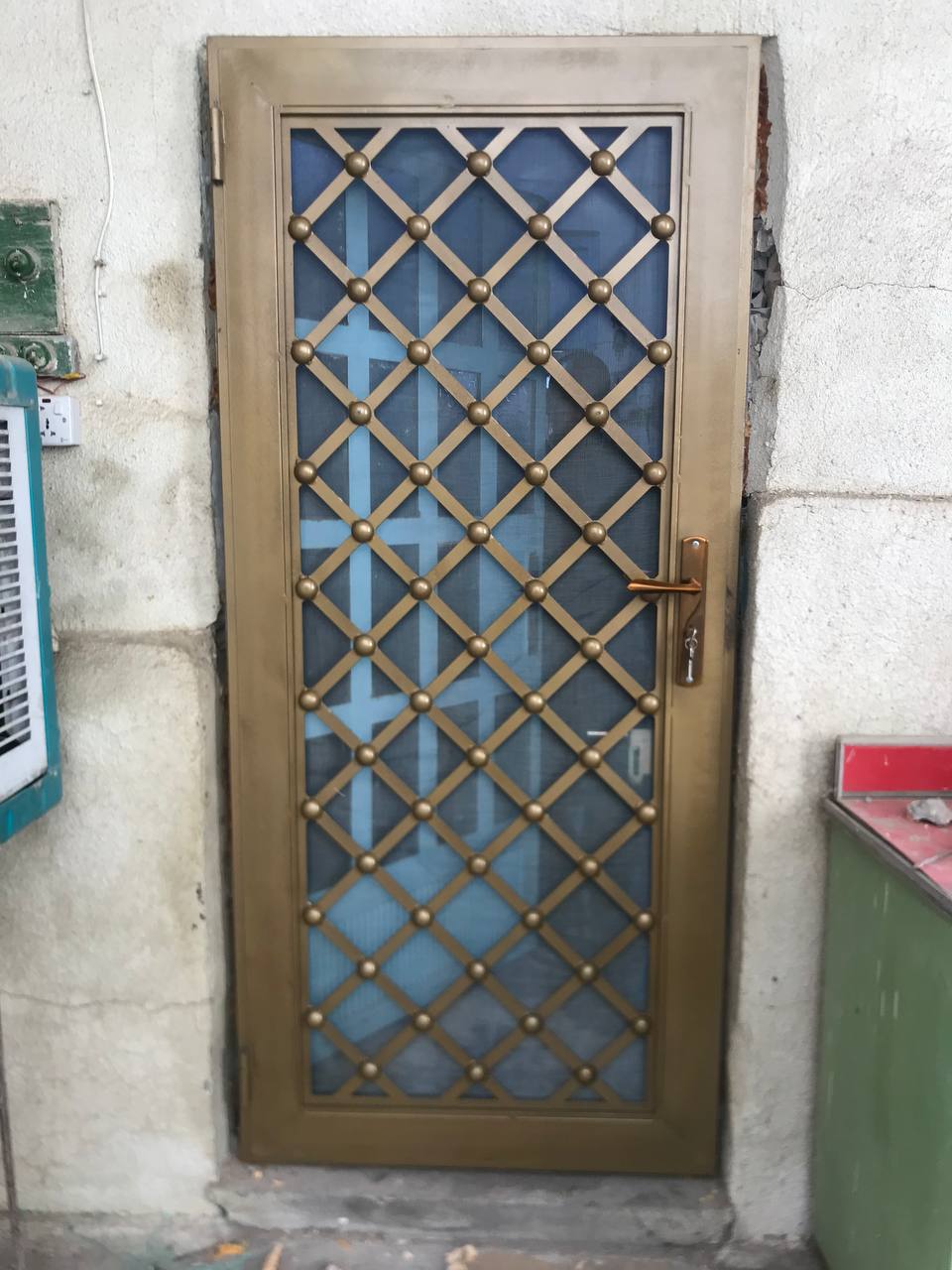 اعمالنا في صناعة الابواب وتركيبها