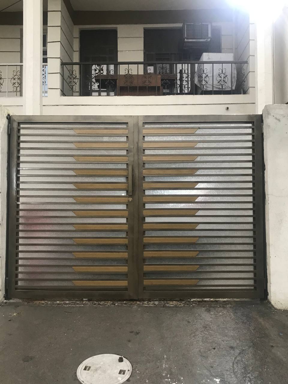 اعمالنا في صناعة الابواب وتركيبها