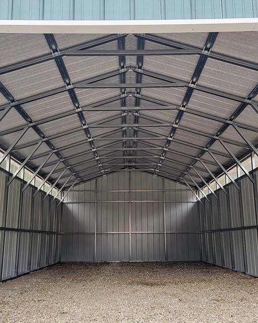 صورة توثق مراحل التصنيع والتركيب في اعمالنا بالهناجر الكبيرة والصغيرة