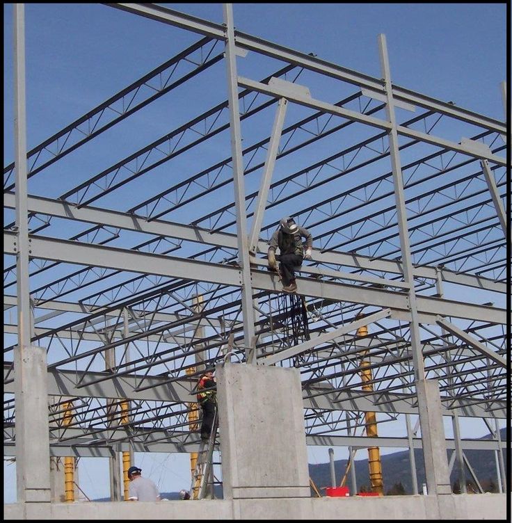 صورة توثق مراحل التصنيع والتركيب في اعمالنا بالهناجر الكبيرة والصغيرة بجميع انواعها