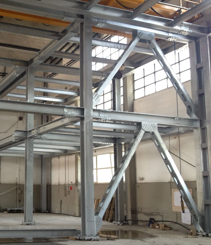 صورة توثق مراحل التصنيع والتركيب في اعمالنا بالهناجر الكبيرة والصغيرة بجميع انواعها